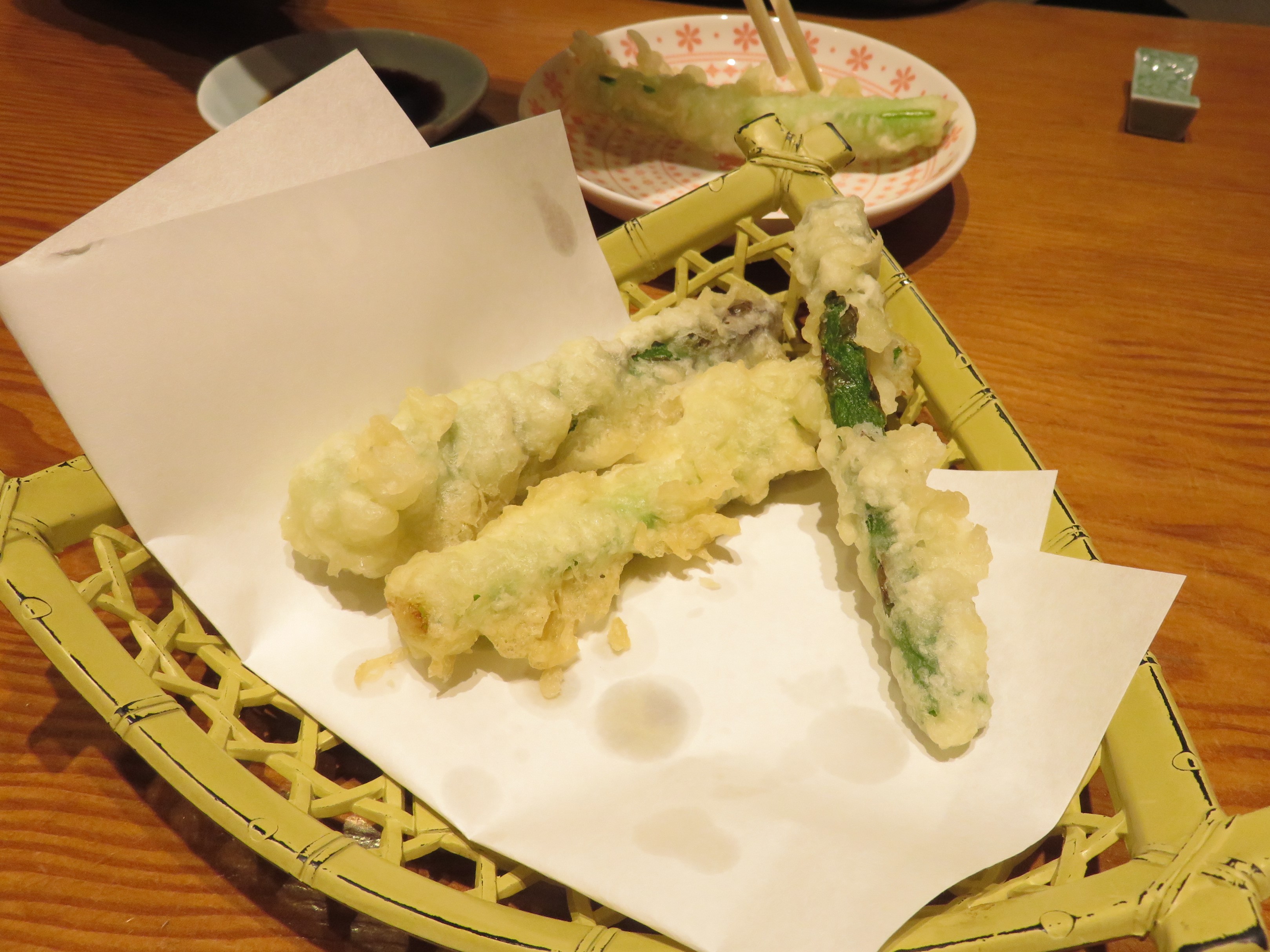 アスパラの天ぷら　食べかけ