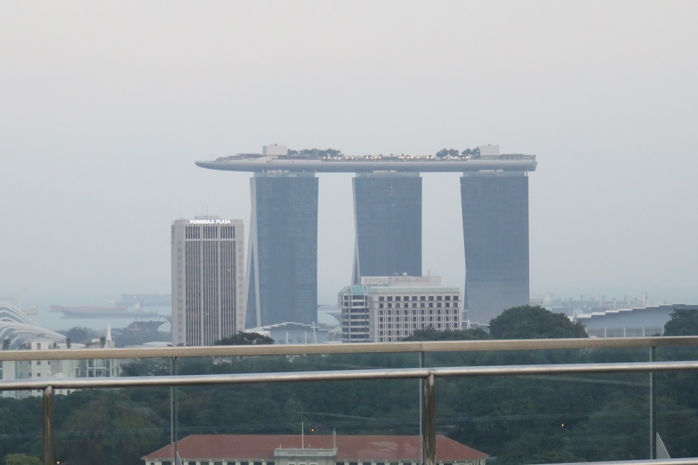 シンガポール2016-Hotel Jenプール6マリーナが見える