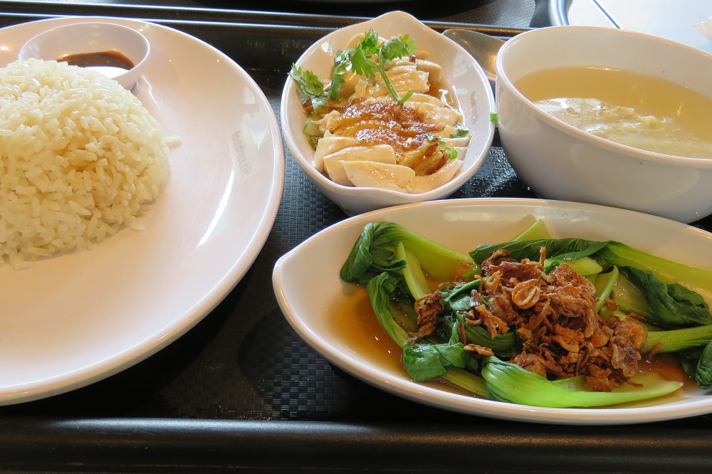 シンガポール2016-フードリパブリックでお昼ご飯-チキンライスに青梗菜のオイスターソース炒め
