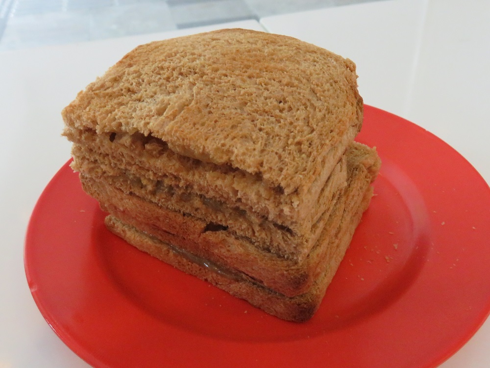 茶色い食パンのカヤトースト