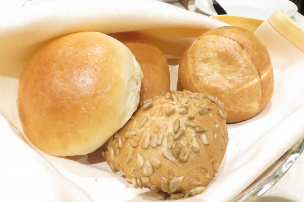 食事に添えられるパン